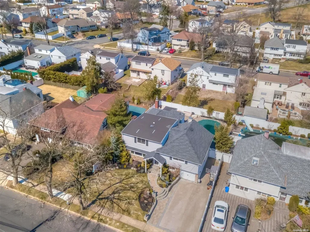 266 Thompson Avenue Oceanside NY 11572