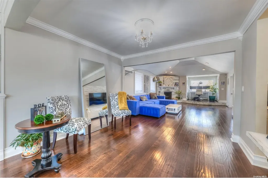 266 Thompson Avenue Oceanside NY 11572