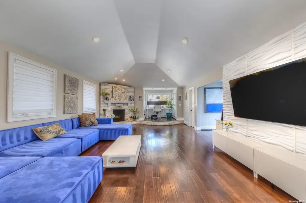 266 Thompson Avenue Oceanside NY 11572