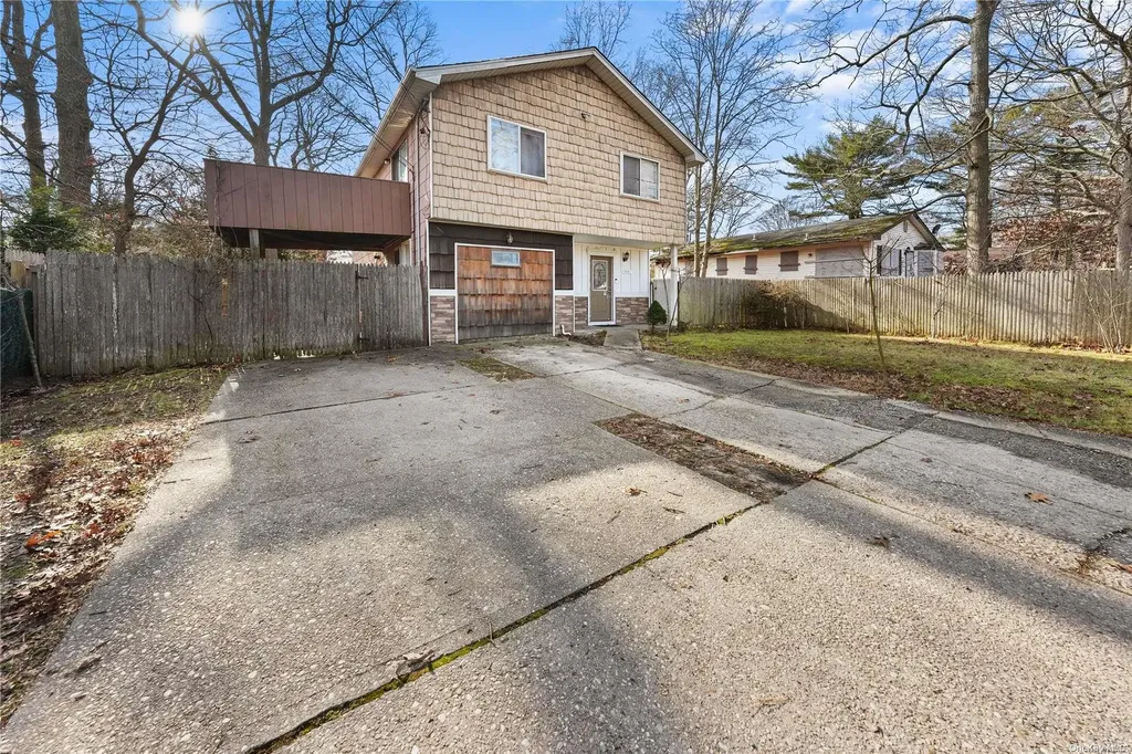 90 Patchogue Avenue Mastic NY 11950