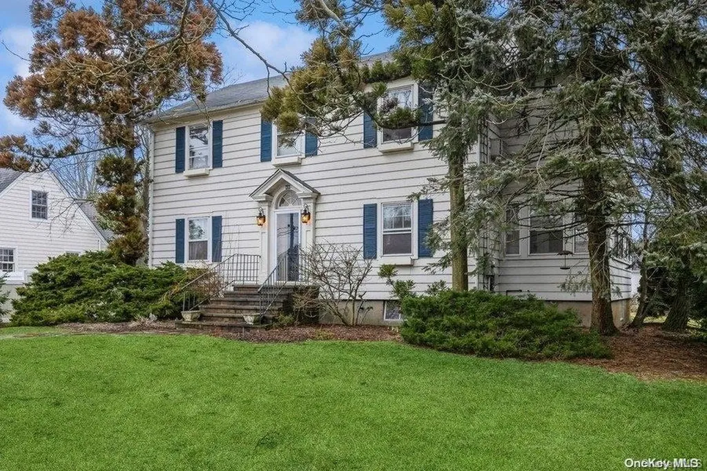 41 W Islip Road West Islip NY 11795