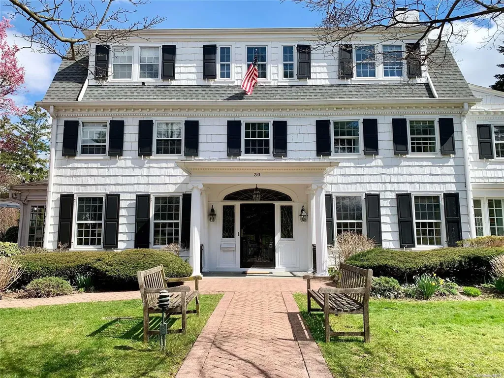 30 Brookside Drive Manhasset NY 11030