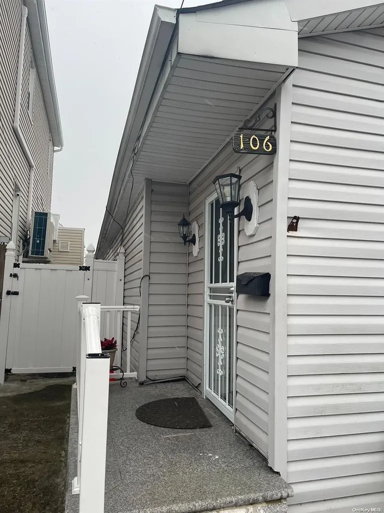 106 E 6th Road Broad Channel NY 11693