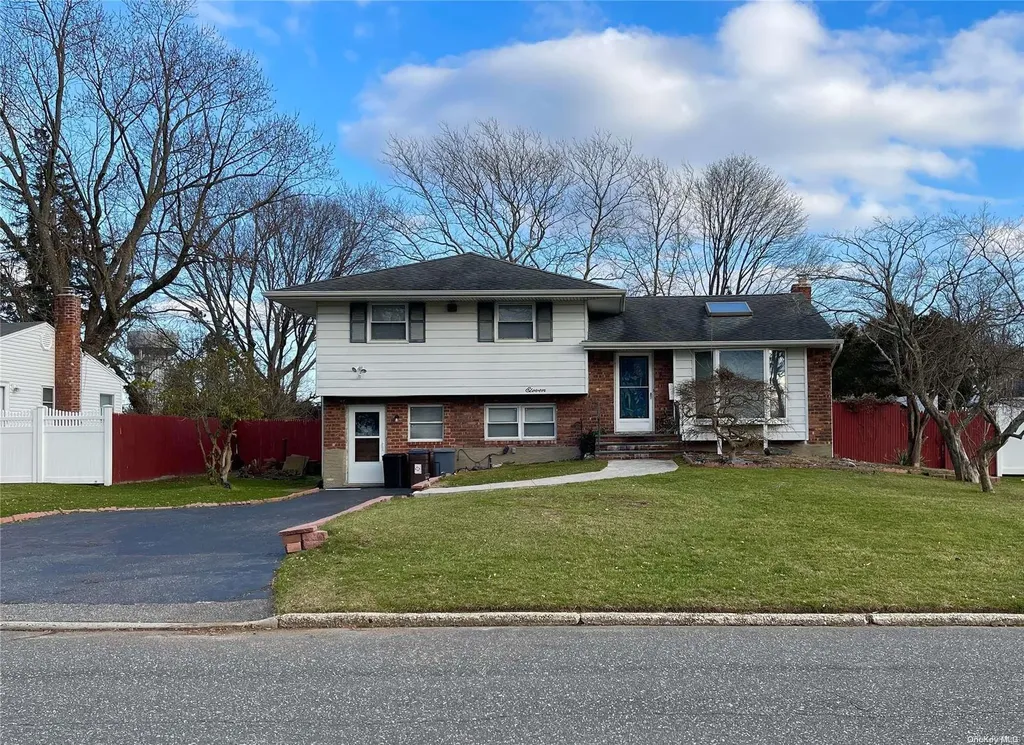 11 Montrose Drive Commack NY 11725