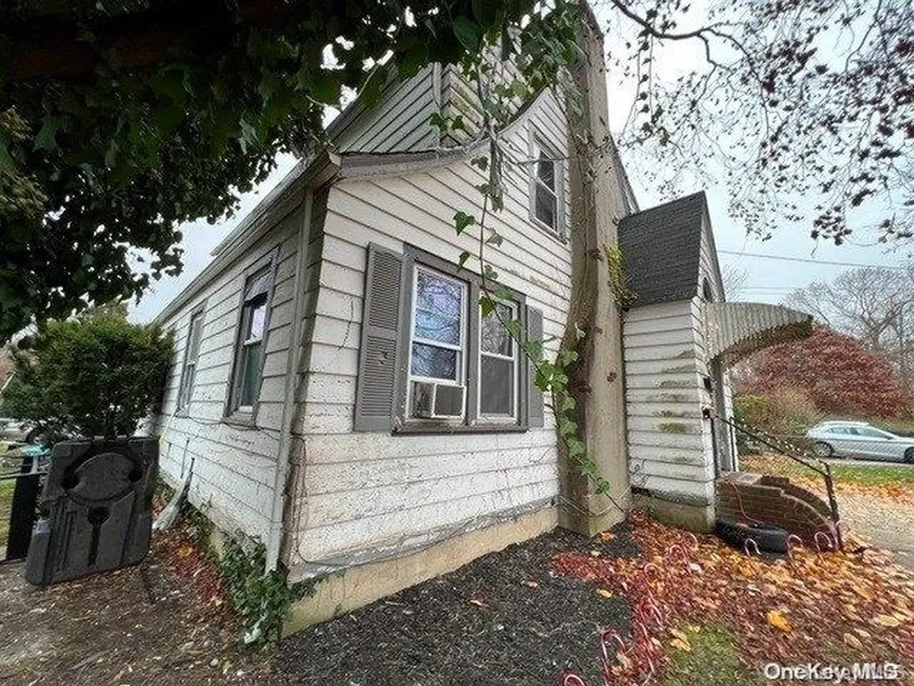28 Oneill Avenue Bay Shore NY 11706