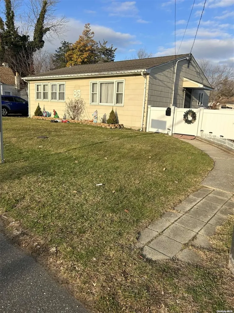 83 Irmisch Avenue Lindenhurst NY 11757