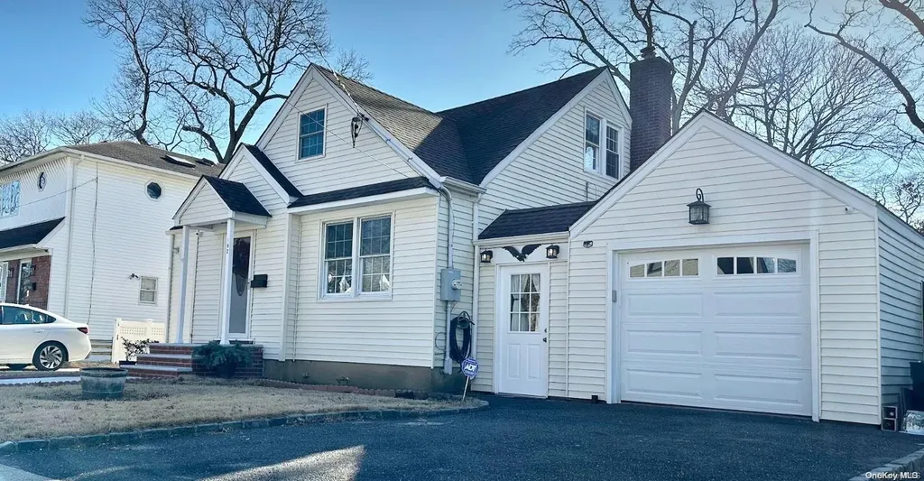 162 E Argyle Street Valley Stream NY 11580