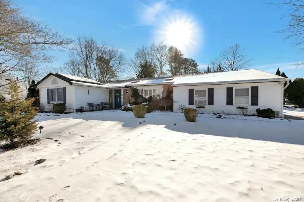 6 Hilltop Lane Ridge NY 11961