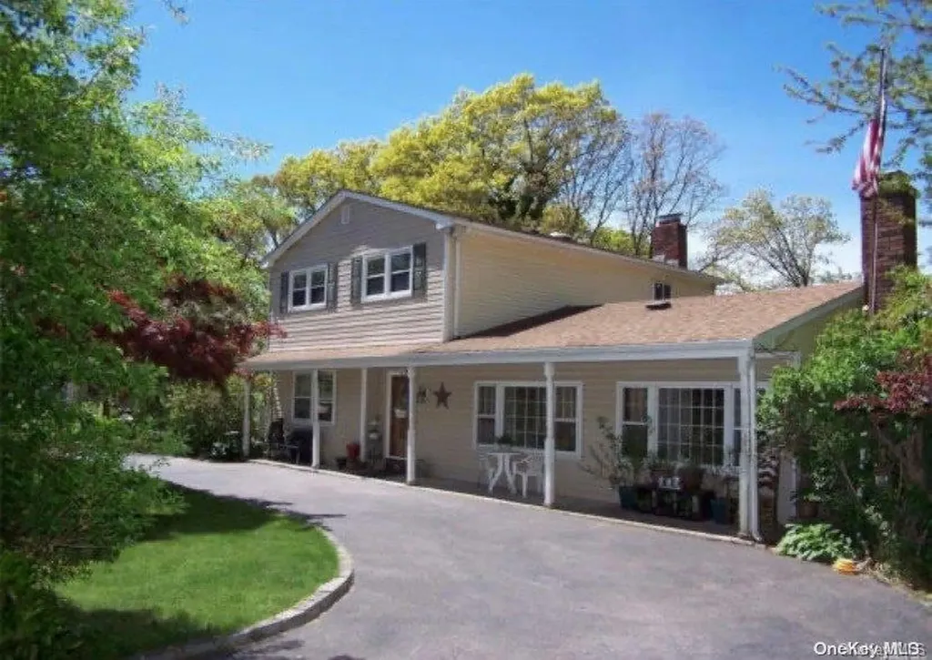 122 Webster Avenue Ronkonkoma NY 11779