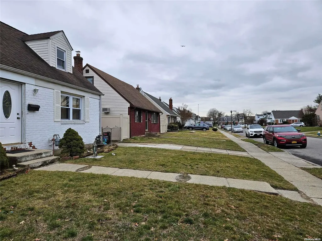 35 Demille Avenue Elmont NY 11003