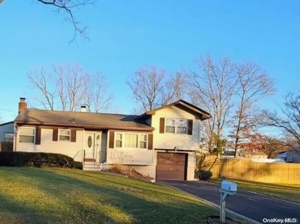 9 Cammann Road Coram NY 11727