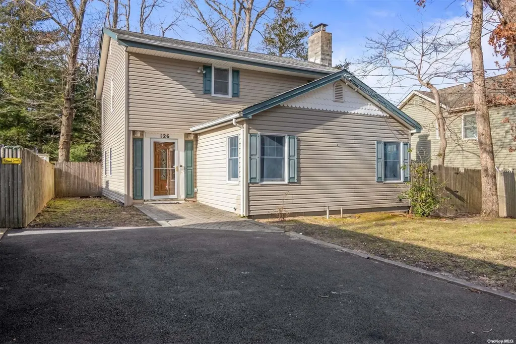 126 Wauwepex Trail Ridge NY 11961