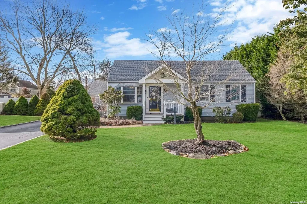 30 Quintuck Lane East Islip NY 11730
