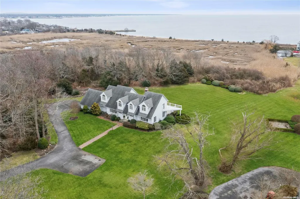 19 Boylan Lane Blue Point NY 11715