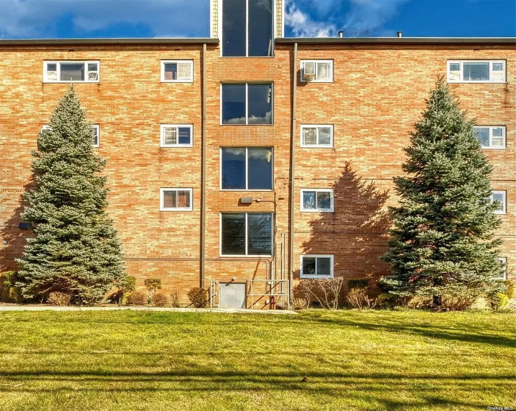 222 Smith Street Freeport NY 11520