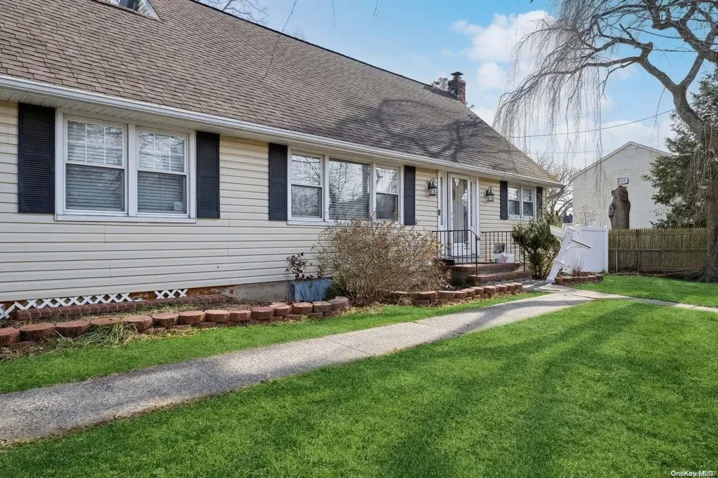 41 Hawthorne Avenue Central Islip NY 11722