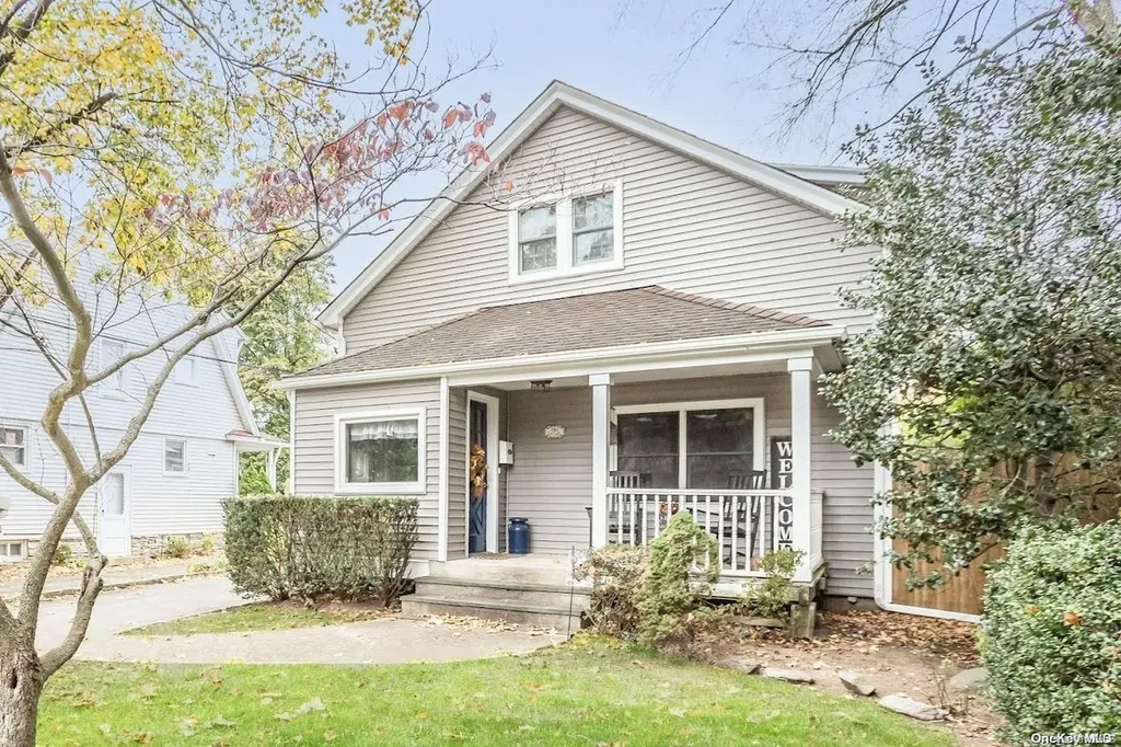 2 Elm Place Glen Head NY 11545