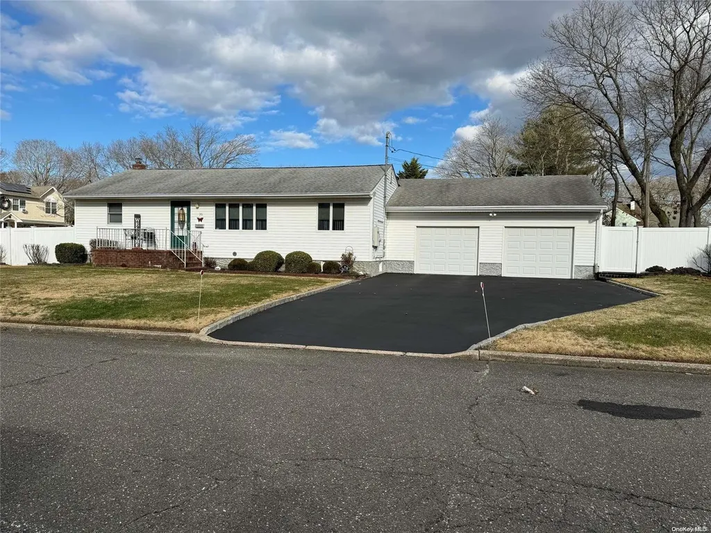 35 Saddle Lane Centereach NY 11720