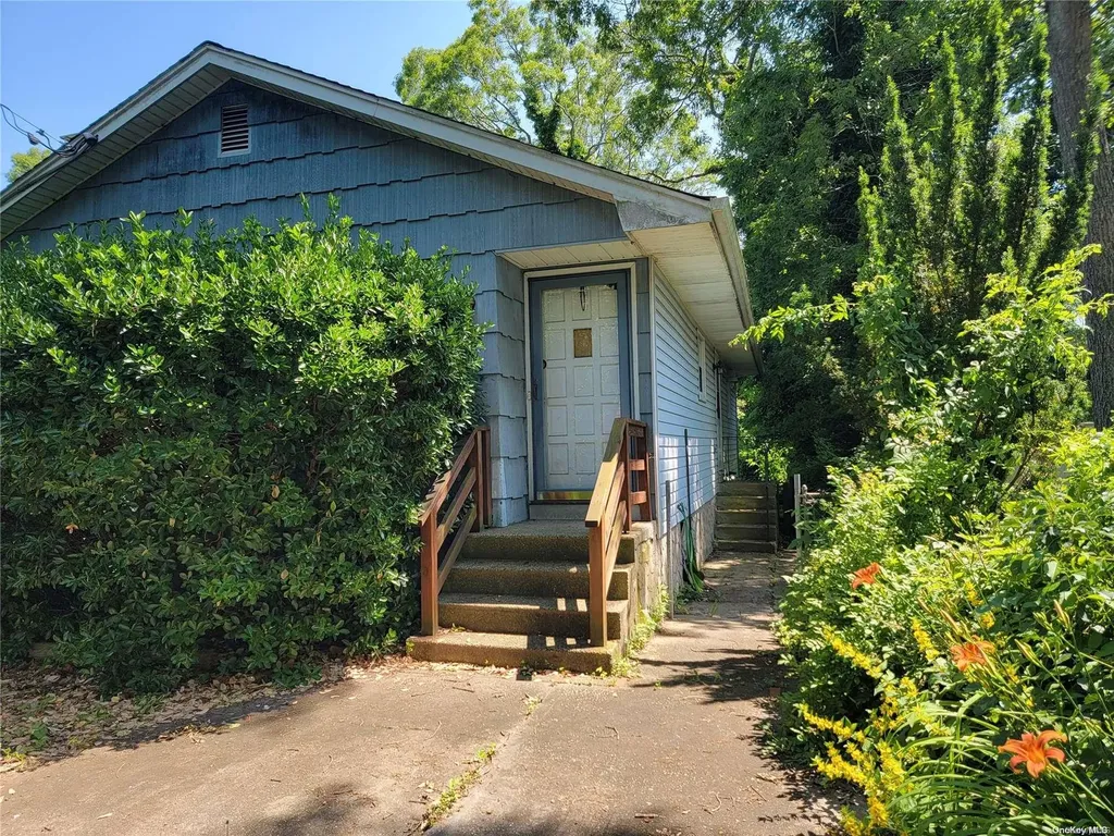 12 Wills Avenue Mastic NY 11950