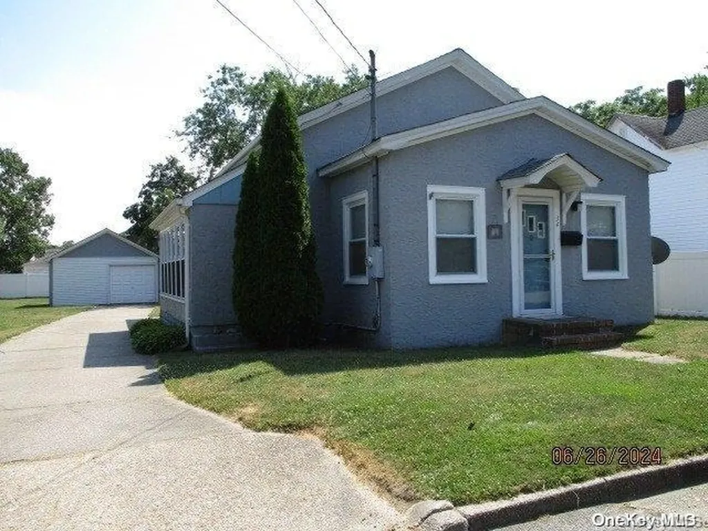 34 Northridge Street Patchogue NY 11772