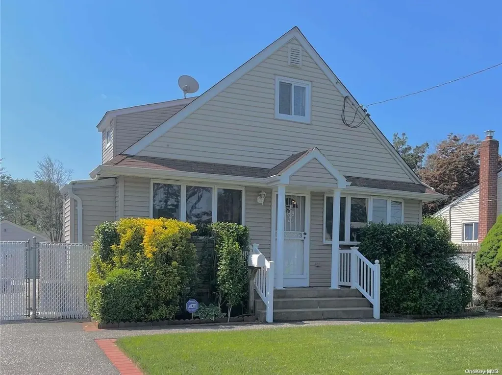 806 Nebraska Avenue Bay Shore NY 11706