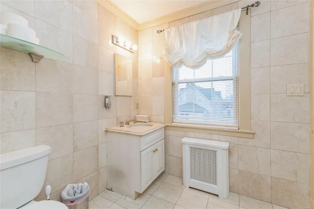 1245 Colonial Road Hewlett NY 11557