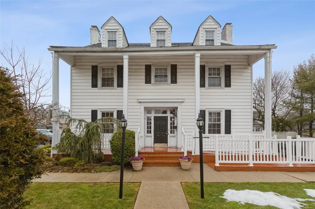 1245 Colonial Road Hewlett NY 11557