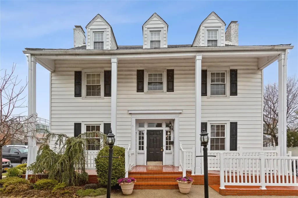 1245 Colonial Road Hewlett NY 11557