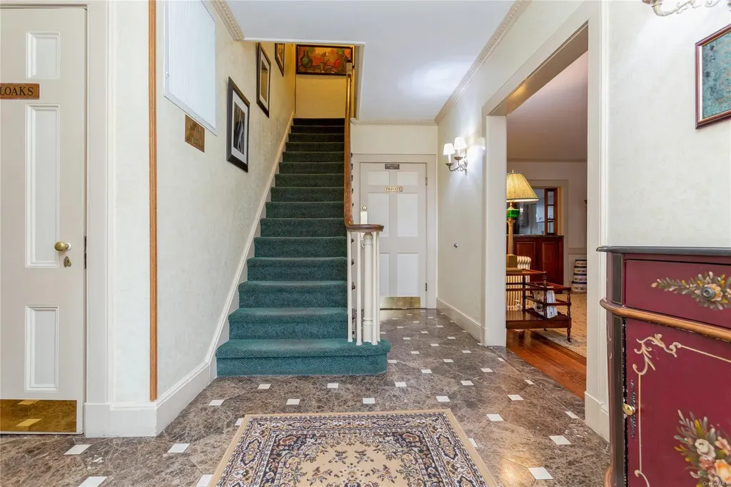 1245 Colonial Road Hewlett NY 11557