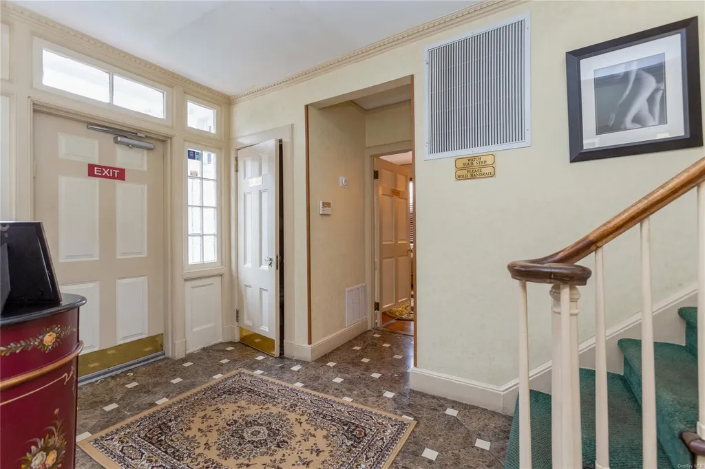 1245 Colonial Road Hewlett NY 11557