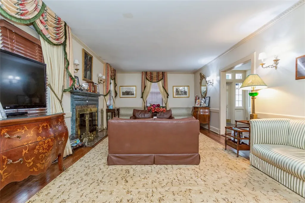 1245 Colonial Road Hewlett NY 11557