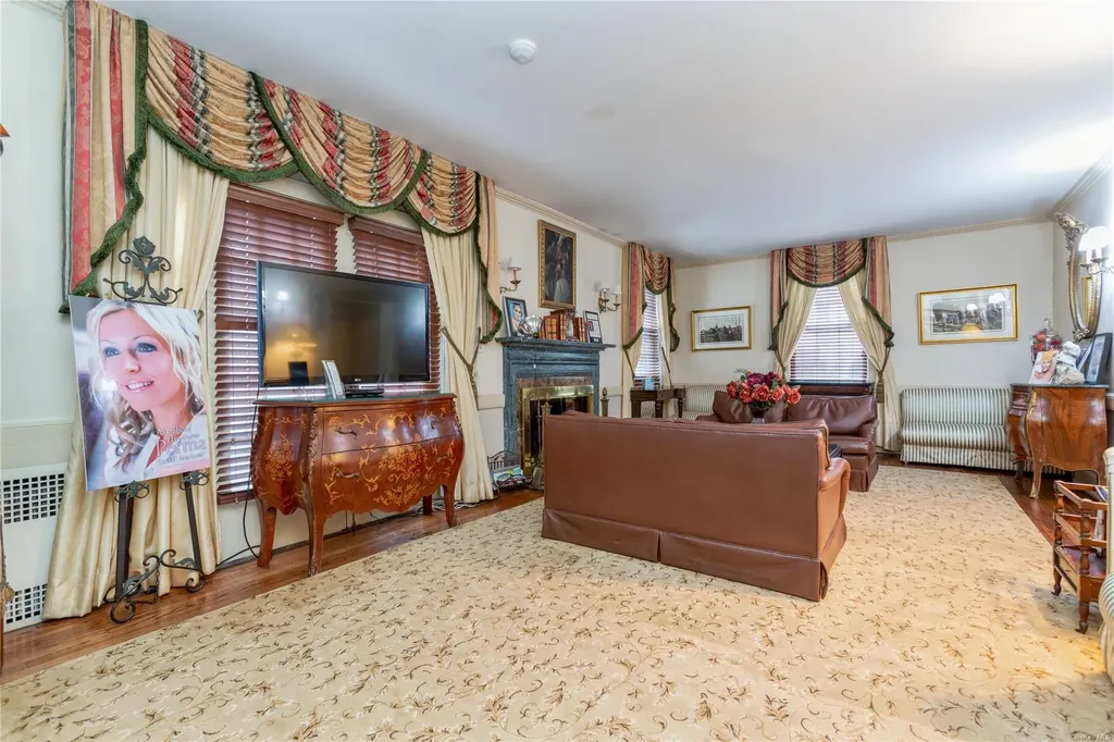 1245 Colonial Road Hewlett NY 11557