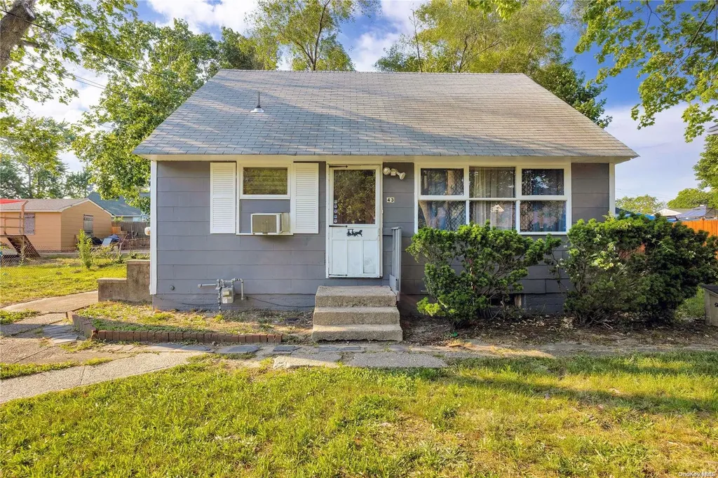 43 E Walnut Street Central Islip NY 11722