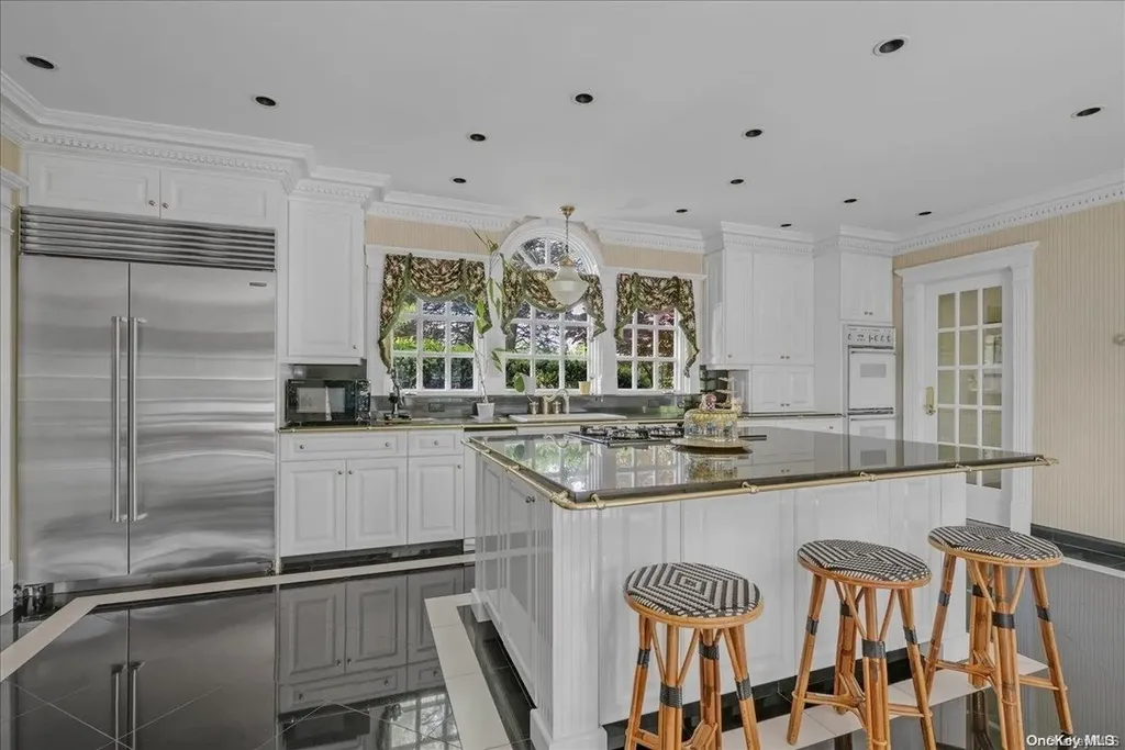 1 Meadow Drive Lawrence NY 11559