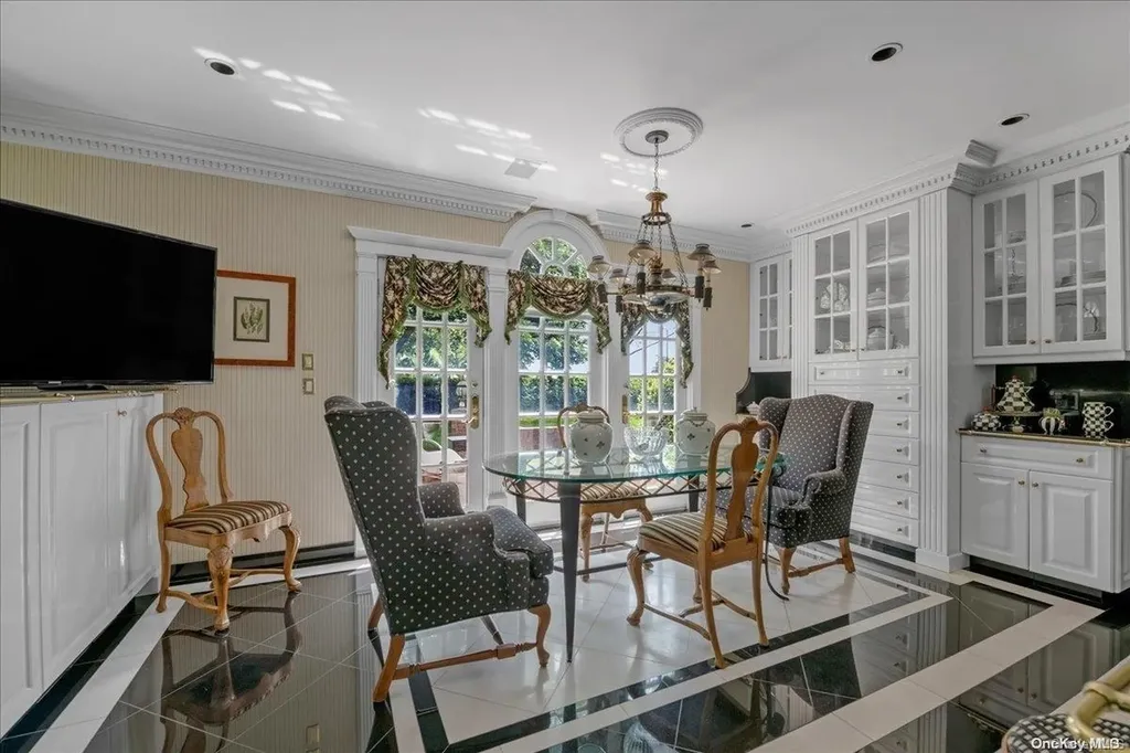 1 Meadow Drive Lawrence NY 11559