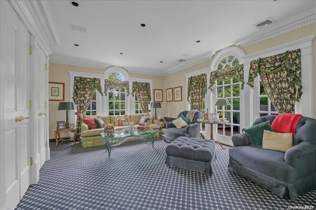 1 Meadow Drive Lawrence NY 11559