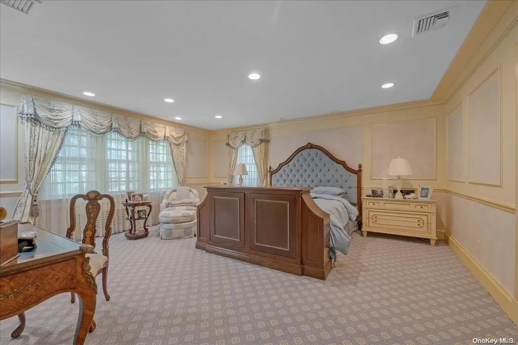 1 Meadow Drive Lawrence NY 11559