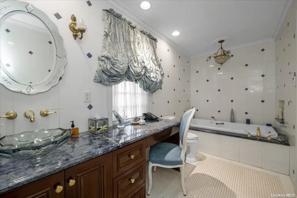 1 Meadow Drive Lawrence NY 11559