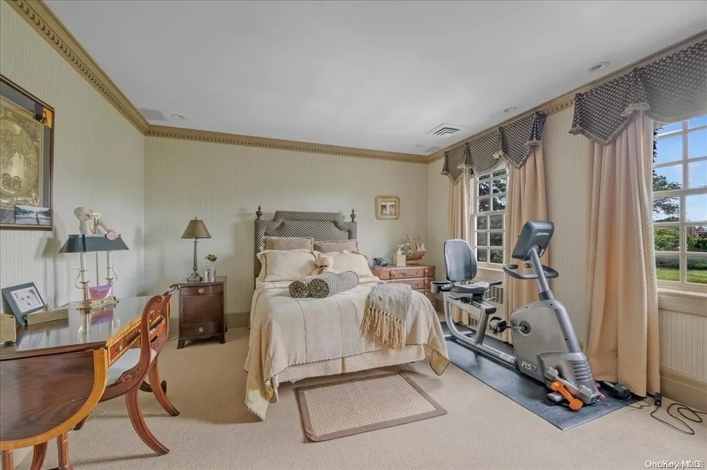 1 Meadow Drive Lawrence NY 11559