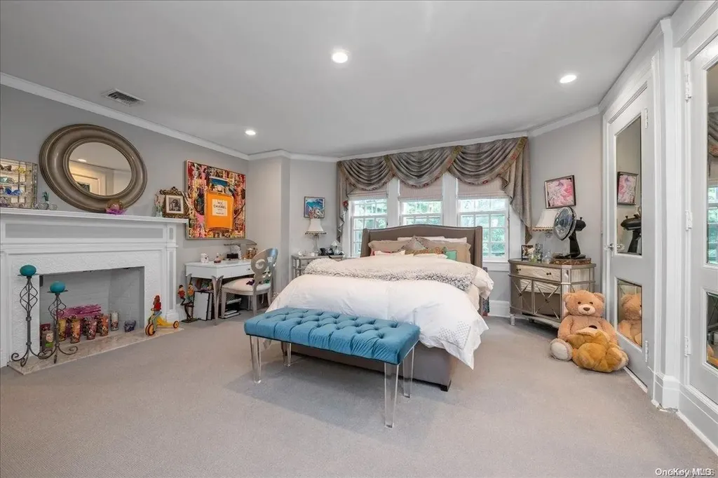 1 Meadow Drive Lawrence NY 11559