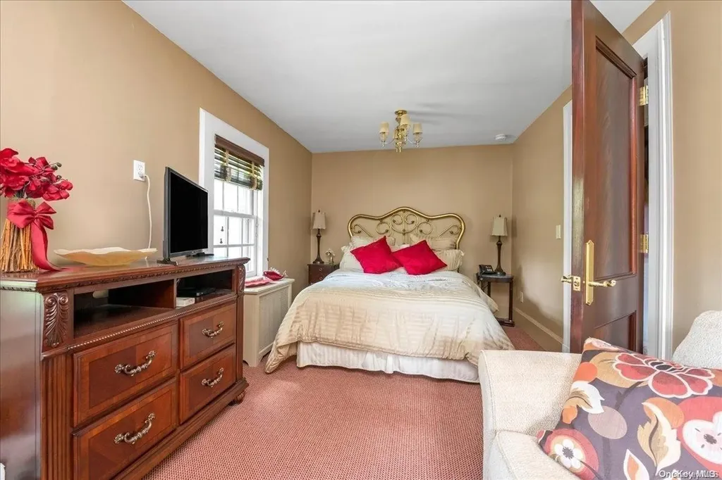 1 Meadow Drive Lawrence NY 11559