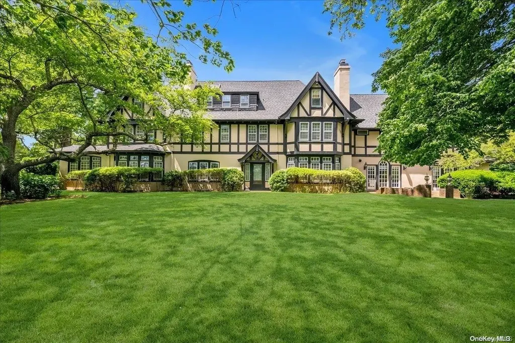 1 Meadow Drive Lawrence NY 11559