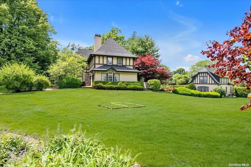 1 Meadow Drive Lawrence NY 11559