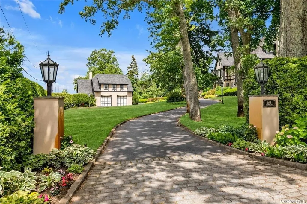 1 Meadow Drive Lawrence NY 11559