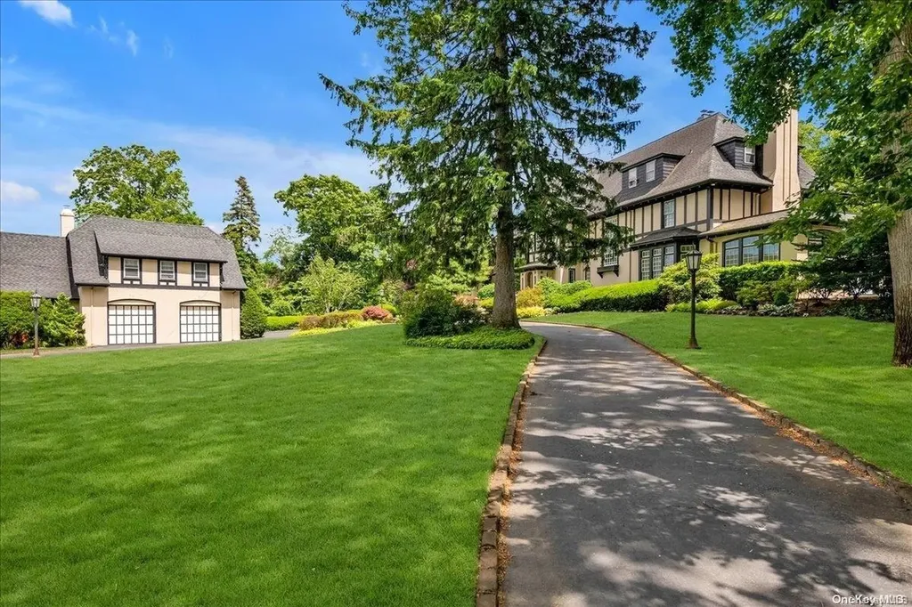 1 Meadow Drive Lawrence NY 11559