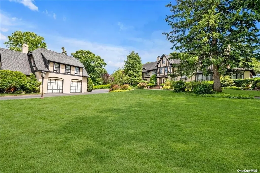 1 Meadow Drive Lawrence NY 11559