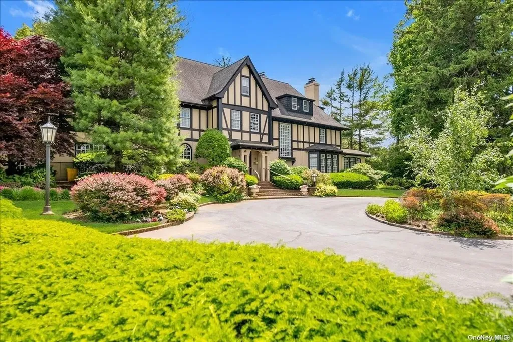 1 Meadow Drive Lawrence NY 11559