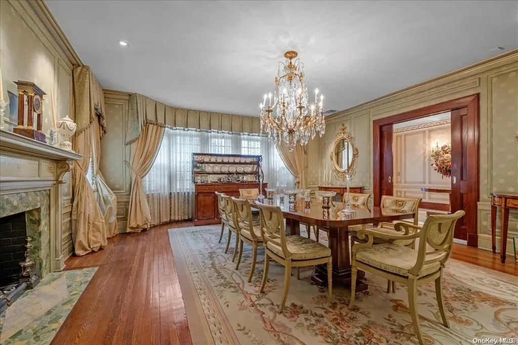 1 Meadow Drive Lawrence NY 11559