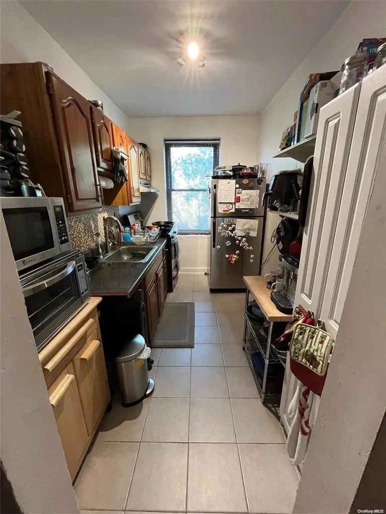 22-27 76 East Elmhurst NY 11370