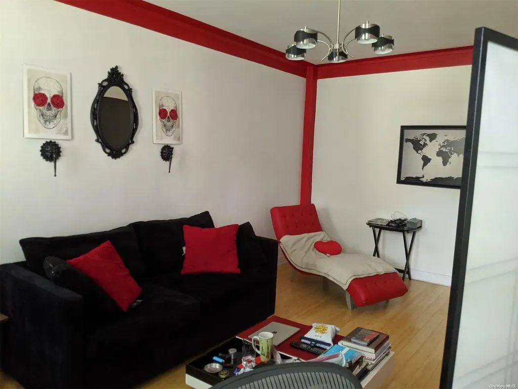 22-27 76 East Elmhurst NY 11370